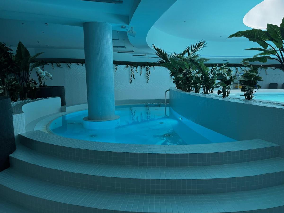 Lans Apartments Hanza Tower Pool Jacuzzi